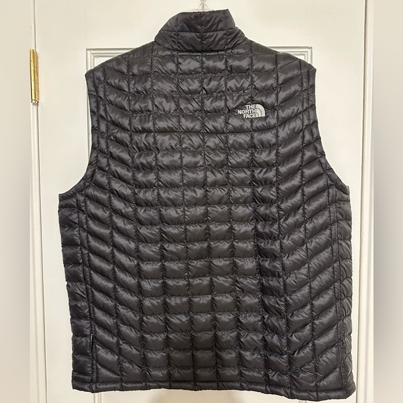 THE NORTH FACE THERMOBALL TREKKER VEST - EMBROIDERED - Picture 3 of 12